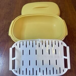 Vintage Tupperware Microwave Steamer w/ Tray Retro Yellow Avocado USA 11”x 8”